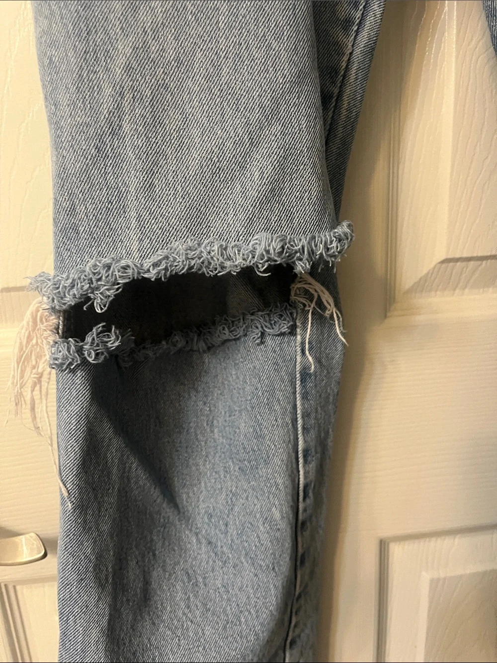 Wrangler 965T1SL Lightwash Distressed Straight Leg Denim Jeans